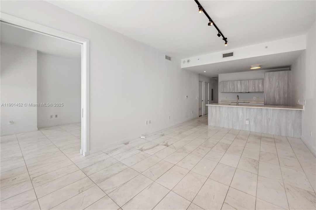 Recently Rented: $6,100 (2 beds, 3 baths, 1186 Square Feet)