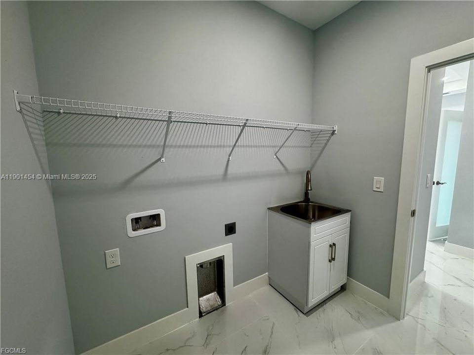 На продажу: $384,900 (3 спален, 2 ванн, 0 Квадратных фут)