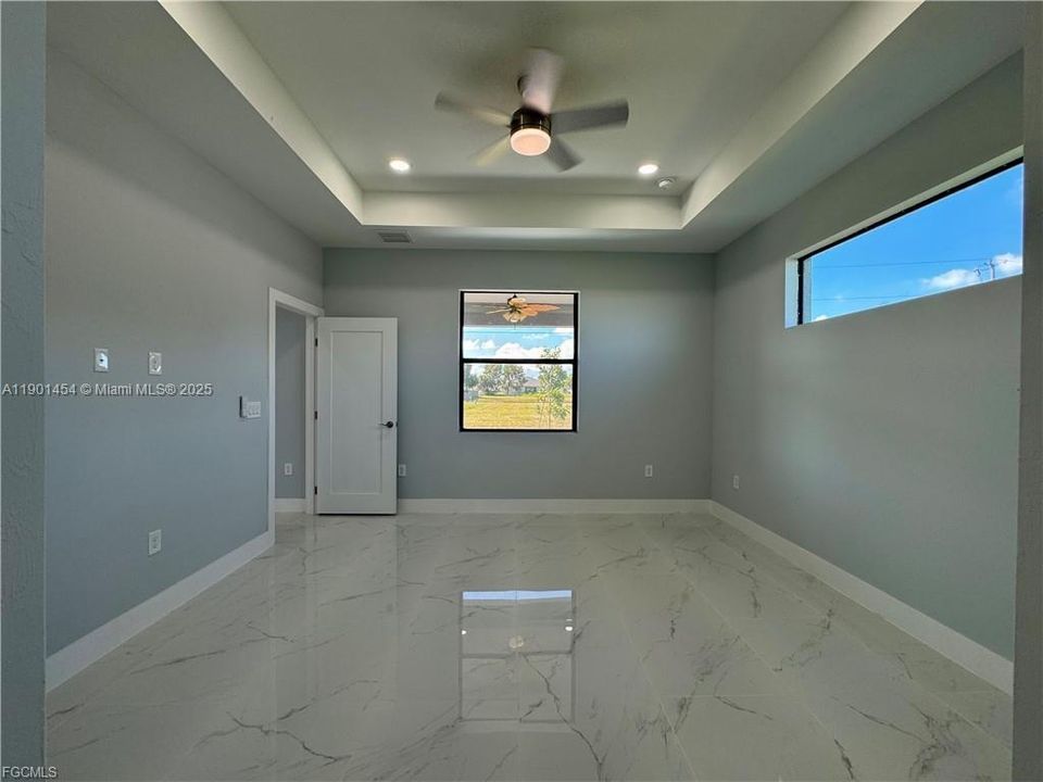 На продажу: $384,900 (3 спален, 2 ванн, 0 Квадратных фут)