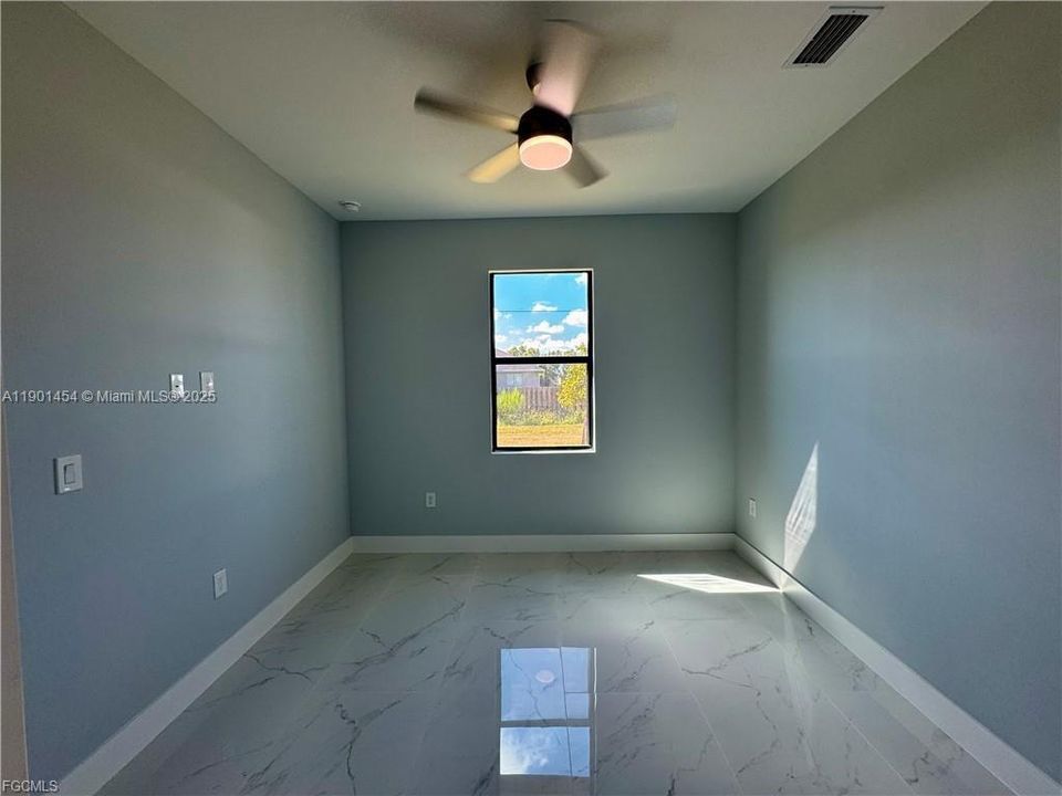 На продажу: $384,900 (3 спален, 2 ванн, 0 Квадратных фут)