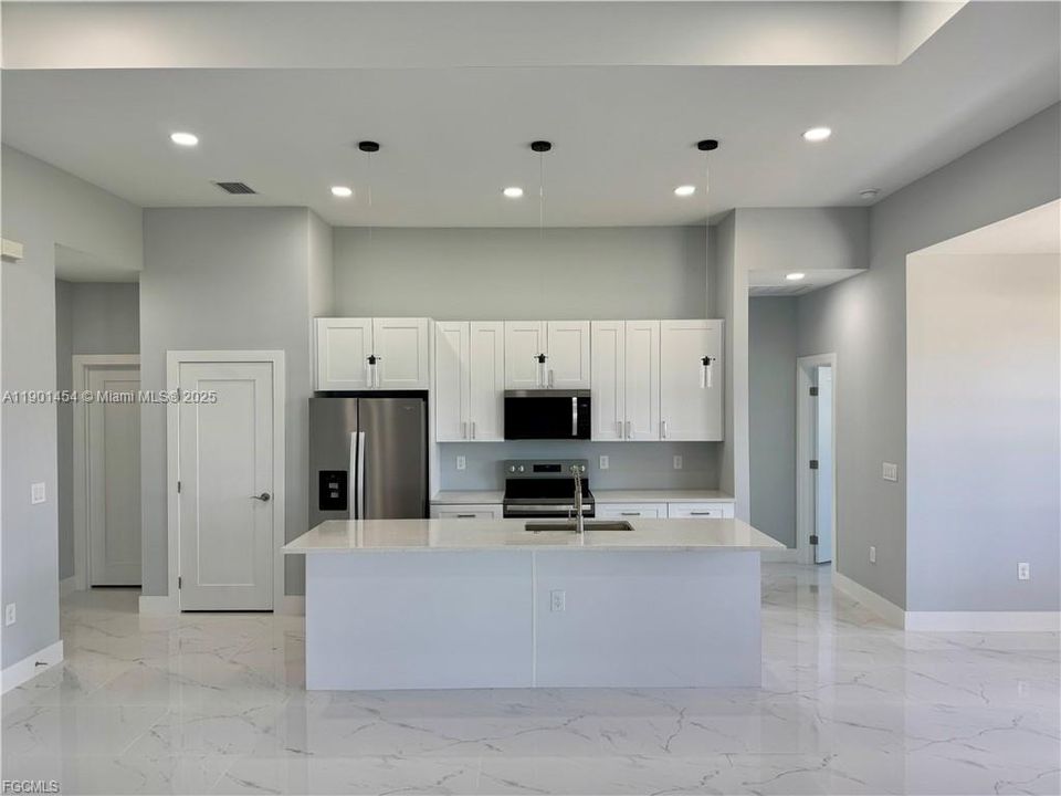 На продажу: $384,900 (3 спален, 2 ванн, 0 Квадратных фут)