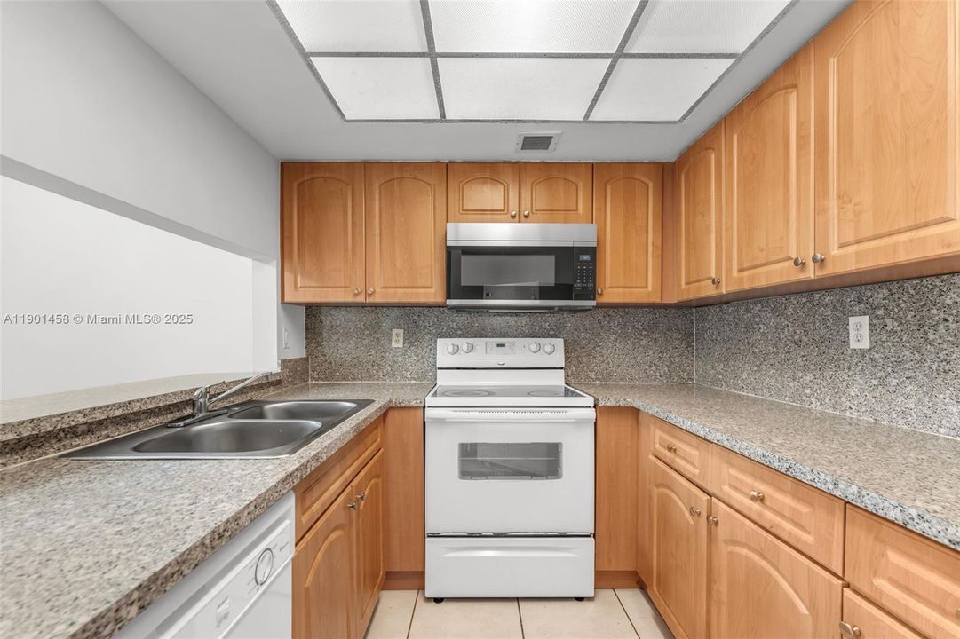 Recently Rented: $2,200 (2 beds, 2 baths, 1132 Square Feet)