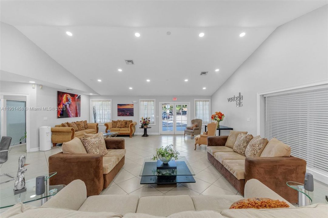 Recently Rented: $2,200 (2 beds, 2 baths, 1132 Square Feet)