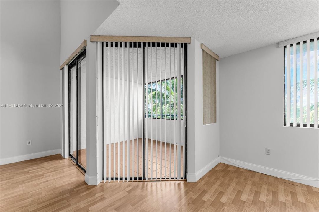 Recently Rented: $2,200 (2 beds, 2 baths, 1132 Square Feet)