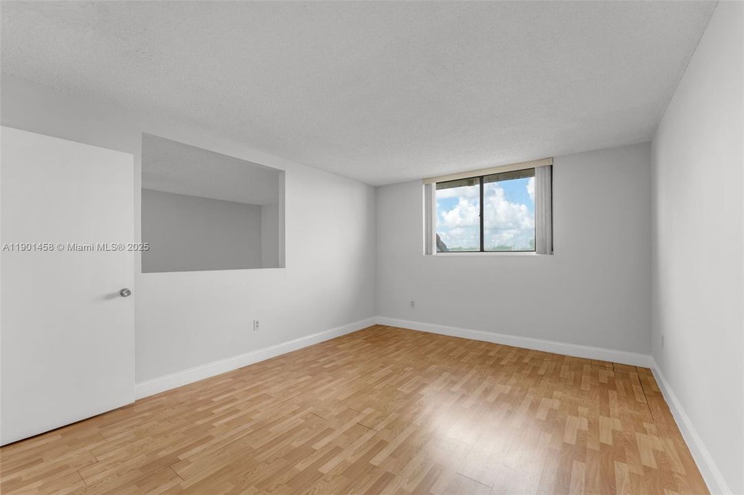 Recently Rented: $2,200 (2 beds, 2 baths, 1132 Square Feet)