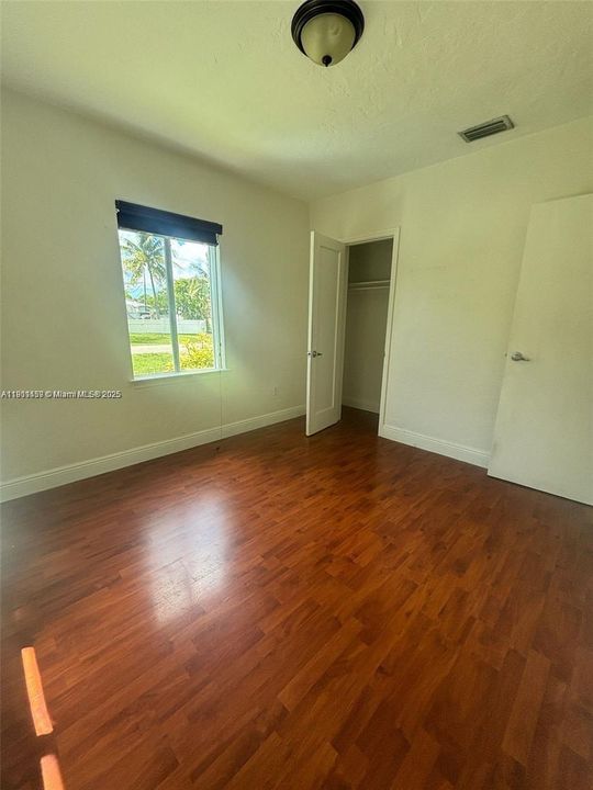 For Rent: $2,200 (2 beds, 1 baths, 900 Square Feet)