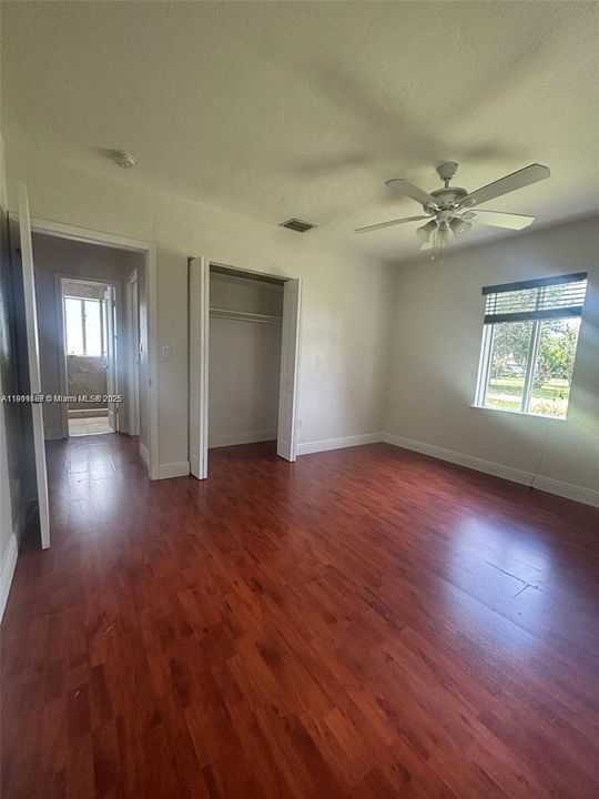 For Rent: $2,200 (2 beds, 1 baths, 900 Square Feet)