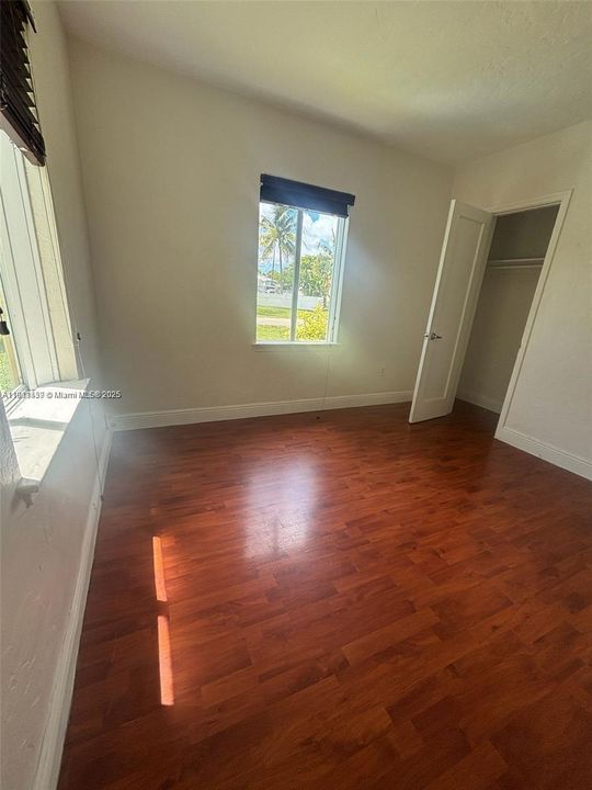 For Rent: $2,200 (2 beds, 1 baths, 900 Square Feet)