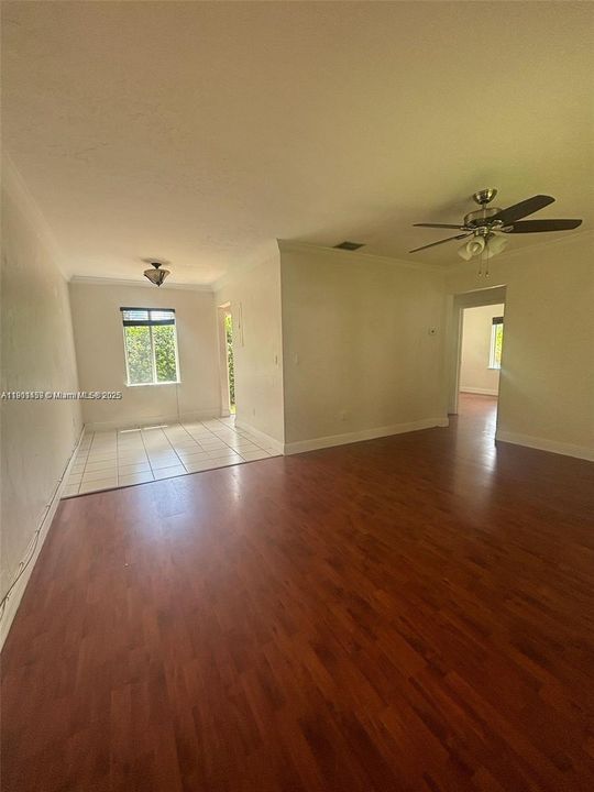 For Rent: $2,200 (2 beds, 1 baths, 900 Square Feet)