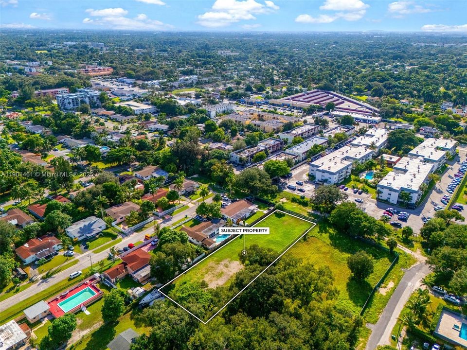 На продажу: $599,000 (0.56 acres)