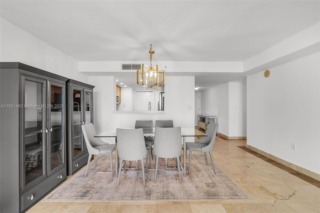 待售: $945,000 (2 贝兹, 2 浴室, 1367 平方英尺)