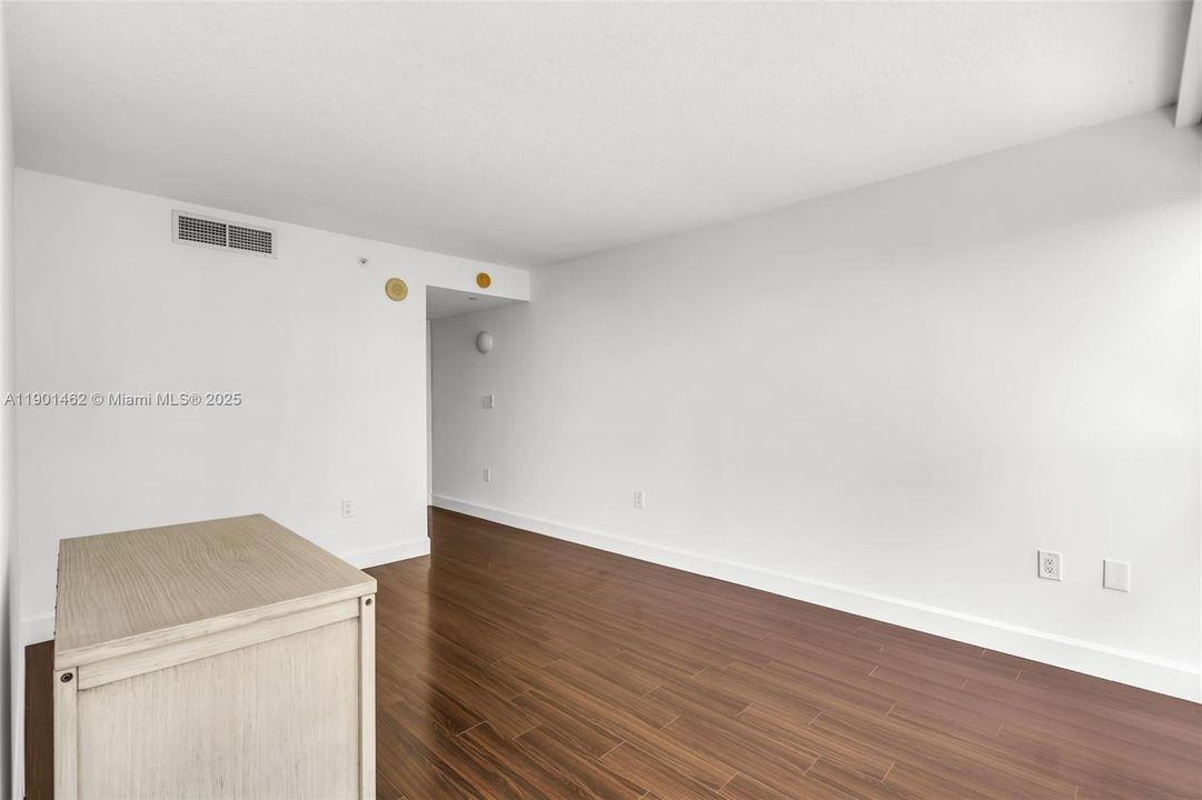 待售: $945,000 (2 贝兹, 2 浴室, 1367 平方英尺)