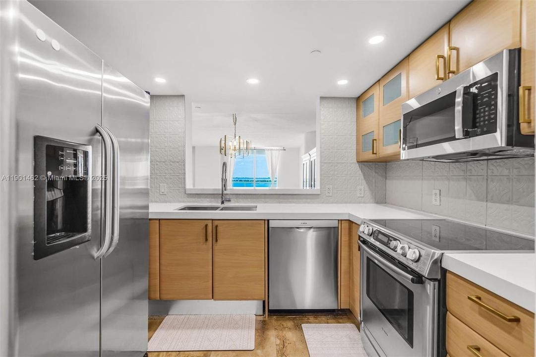 待售: $945,000 (2 贝兹, 2 浴室, 1367 平方英尺)