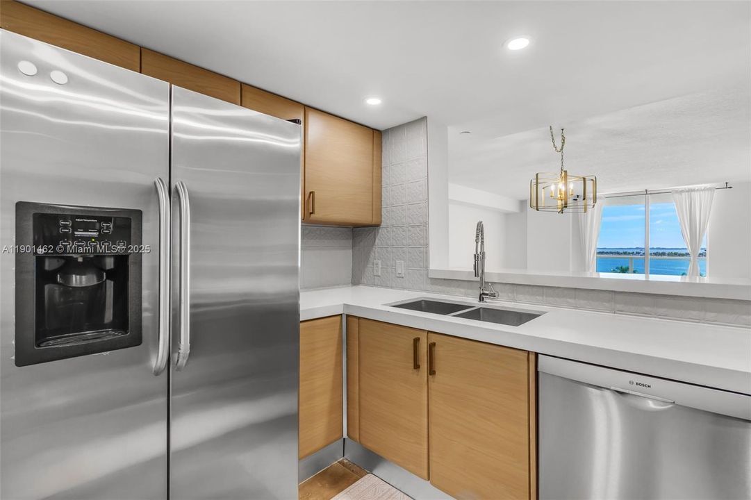 待售: $945,000 (2 贝兹, 2 浴室, 1367 平方英尺)