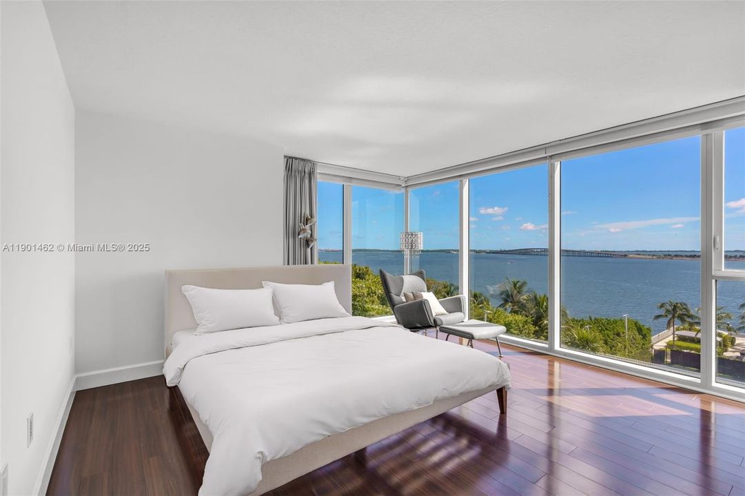 待售: $945,000 (2 贝兹, 2 浴室, 1367 平方英尺)