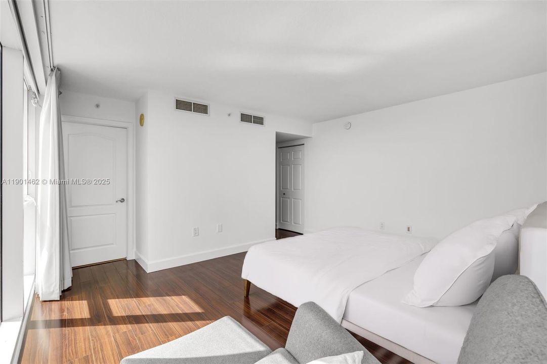 待售: $945,000 (2 贝兹, 2 浴室, 1367 平方英尺)