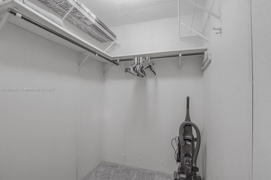 For Rent: $2,000 (2 beds, 2 baths, 1048 Square Feet)