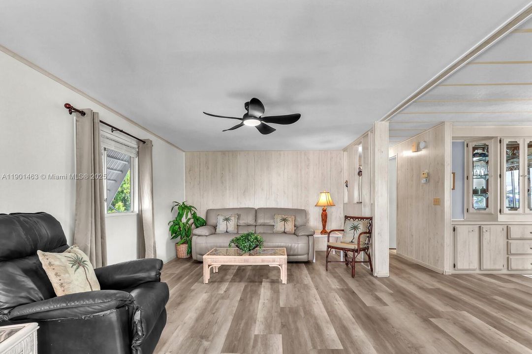 For Rent: $2,000 (2 beds, 2 baths, 1048 Square Feet)