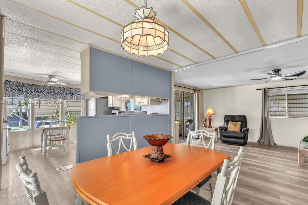 For Rent: $2,000 (2 beds, 2 baths, 1048 Square Feet)