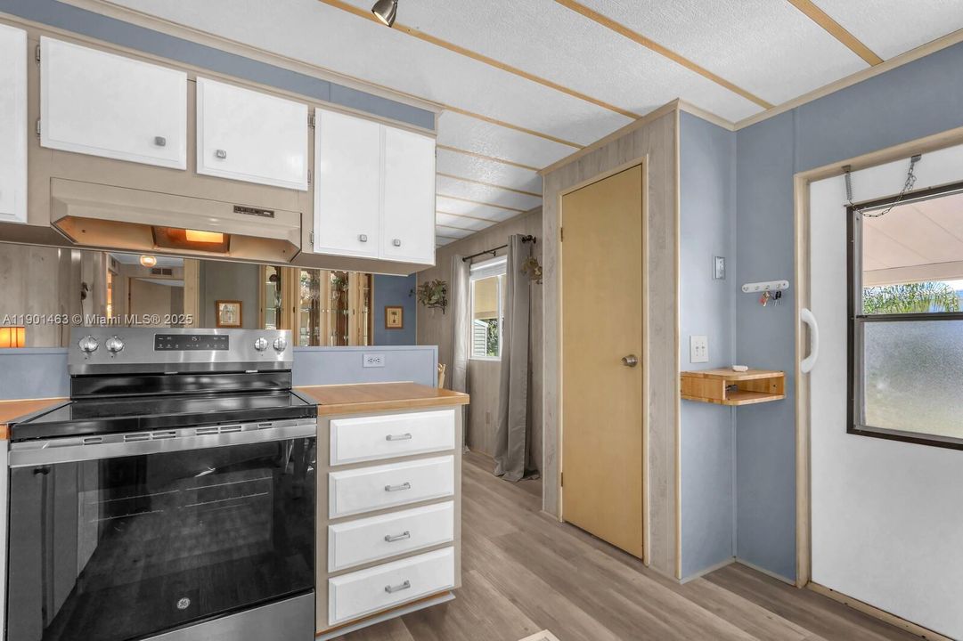 For Rent: $2,000 (2 beds, 2 baths, 1048 Square Feet)