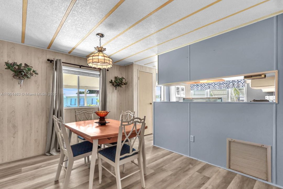 For Rent: $2,000 (2 beds, 2 baths, 1048 Square Feet)