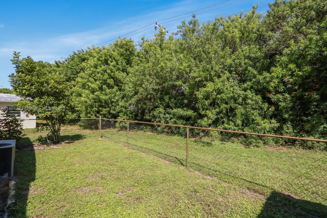 For Rent: $2,000 (2 beds, 2 baths, 1048 Square Feet)