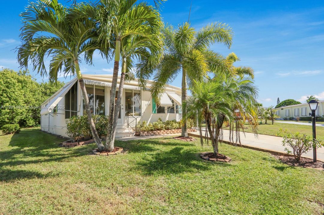 For Rent: $2,000 (2 beds, 2 baths, 1048 Square Feet)