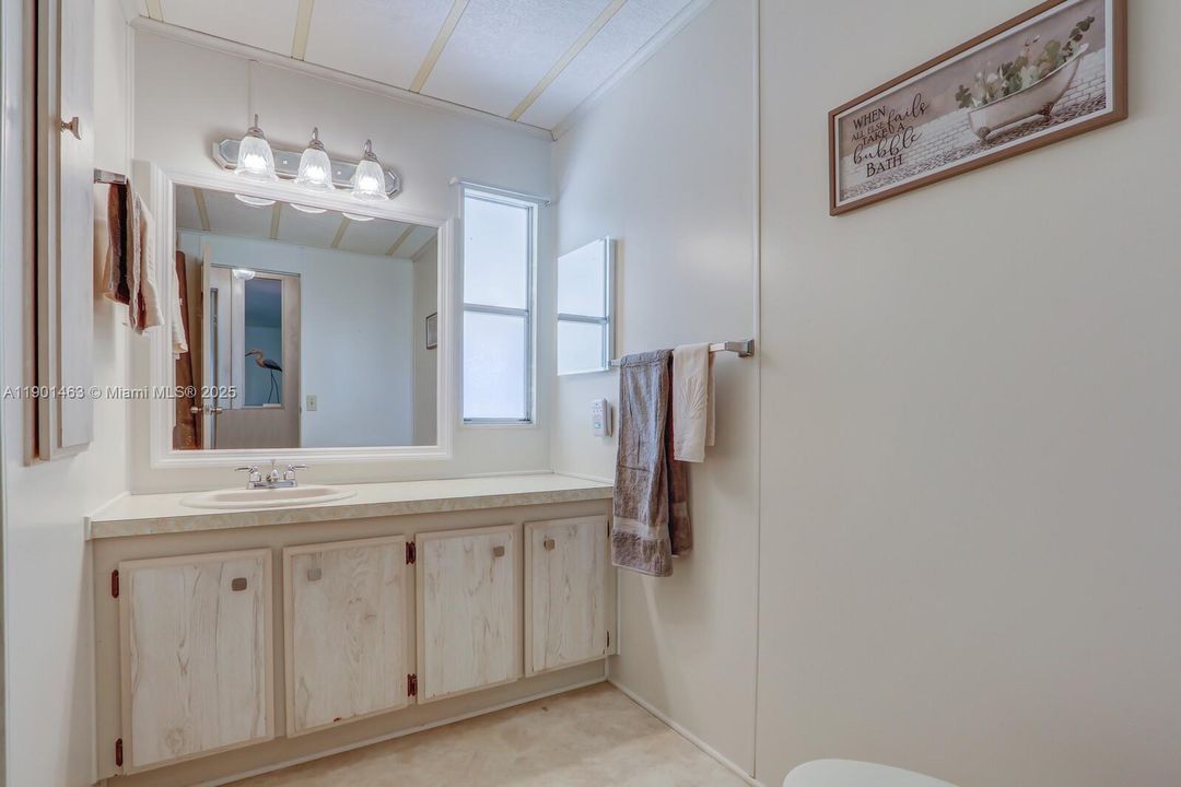 For Rent: $2,000 (2 beds, 2 baths, 1048 Square Feet)