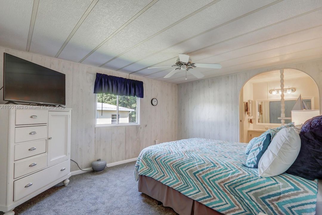 For Rent: $2,000 (2 beds, 2 baths, 1048 Square Feet)