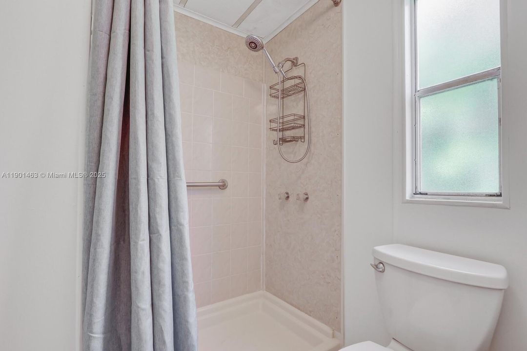 For Rent: $2,000 (2 beds, 2 baths, 1048 Square Feet)