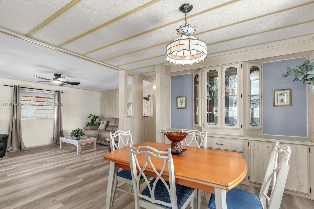 For Rent: $2,000 (2 beds, 2 baths, 1048 Square Feet)