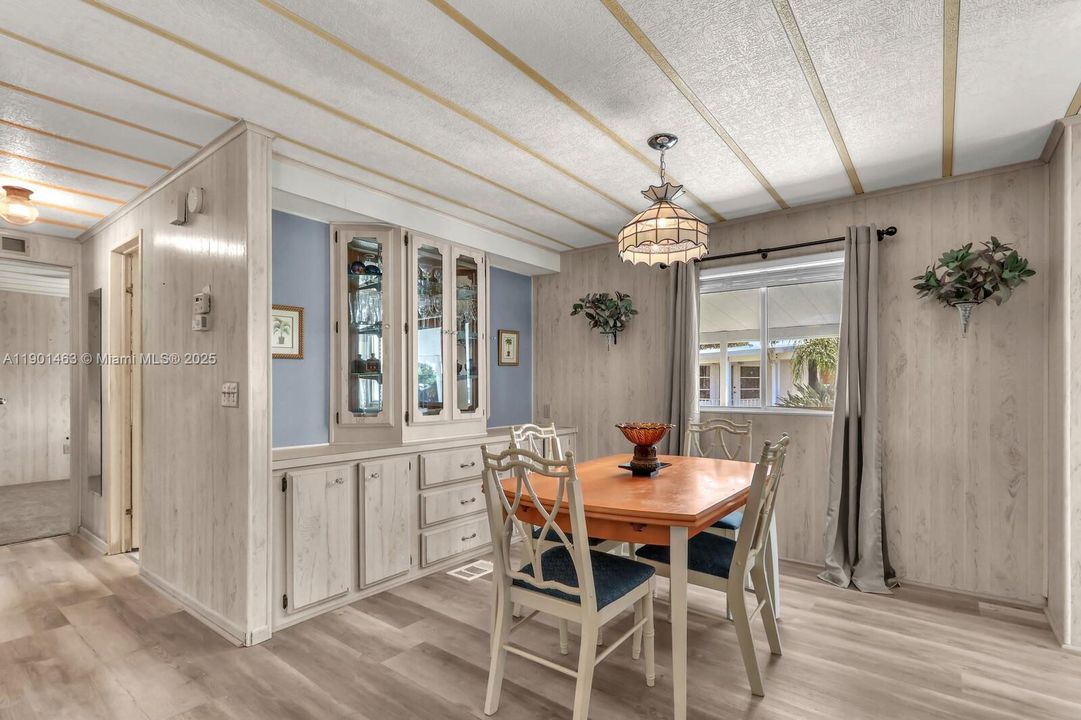 For Rent: $2,000 (2 beds, 2 baths, 1048 Square Feet)