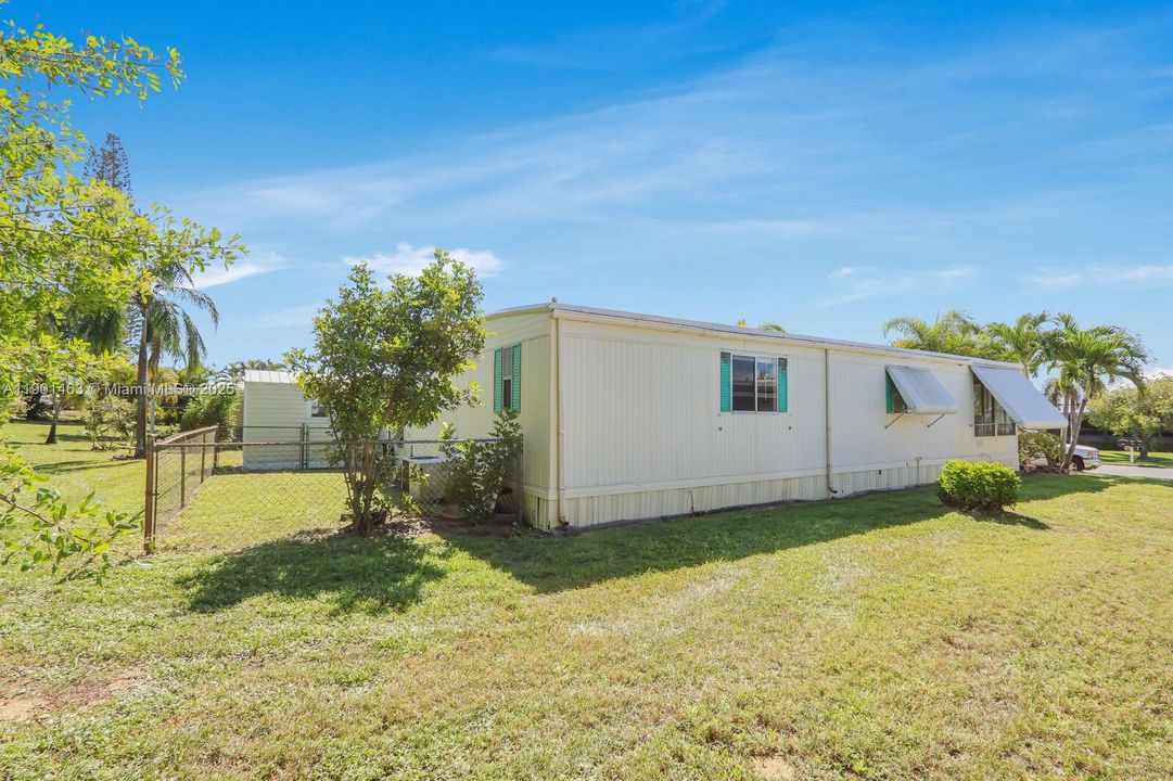 For Rent: $2,000 (2 beds, 2 baths, 1048 Square Feet)