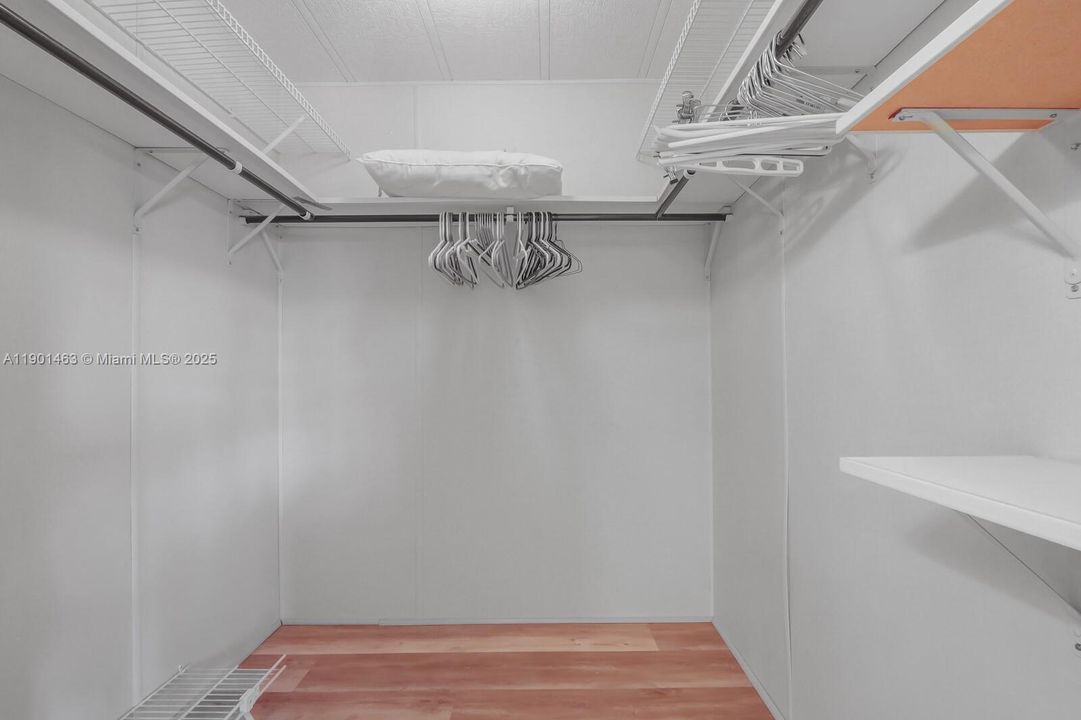 For Rent: $2,000 (2 beds, 2 baths, 1048 Square Feet)