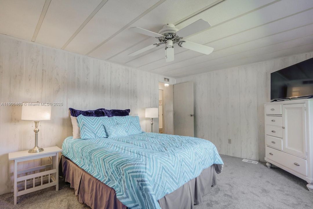 For Rent: $2,000 (2 beds, 2 baths, 1048 Square Feet)