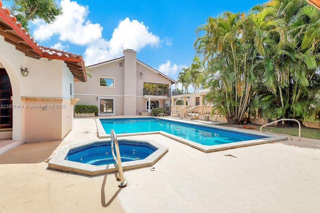 For Sale: $2,199,900 (6 beds, 5 baths, 4246 Square Feet)