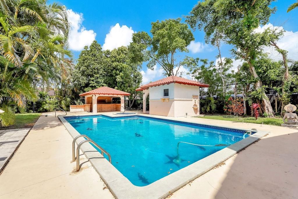 For Sale: $2,199,900 (6 beds, 5 baths, 4246 Square Feet)