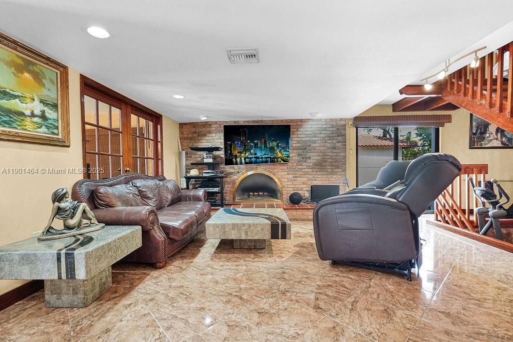 For Sale: $2,199,900 (6 beds, 5 baths, 4246 Square Feet)