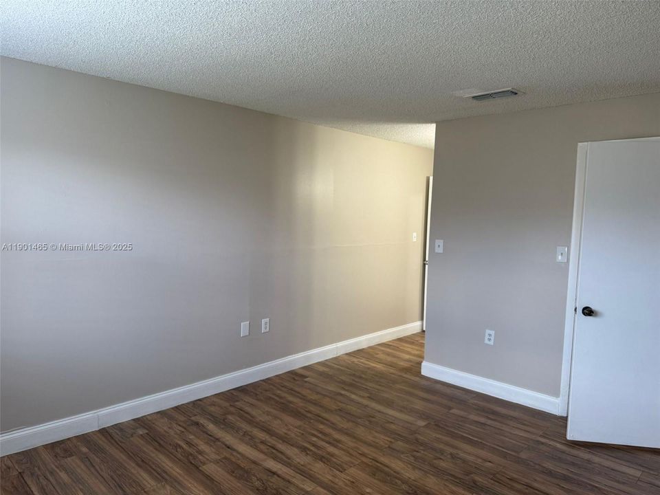 For Rent: $2,000 (2 beds, 2 baths, 1000 Square Feet)