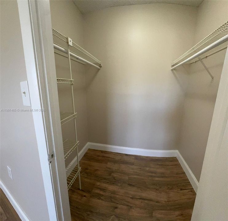 For Rent: $2,000 (2 beds, 2 baths, 1000 Square Feet)