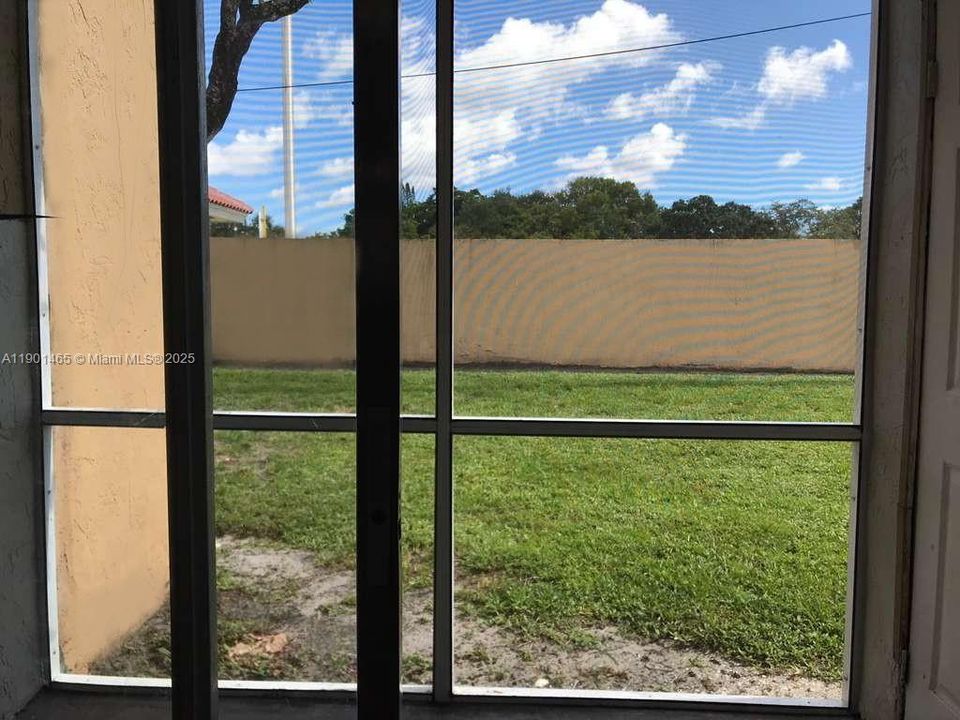 For Rent: $2,000 (2 beds, 2 baths, 1000 Square Feet)