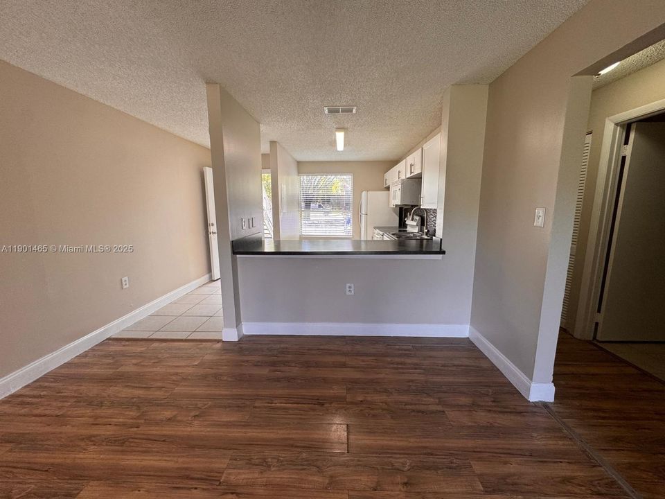 For Rent: $2,000 (2 beds, 2 baths, 1000 Square Feet)