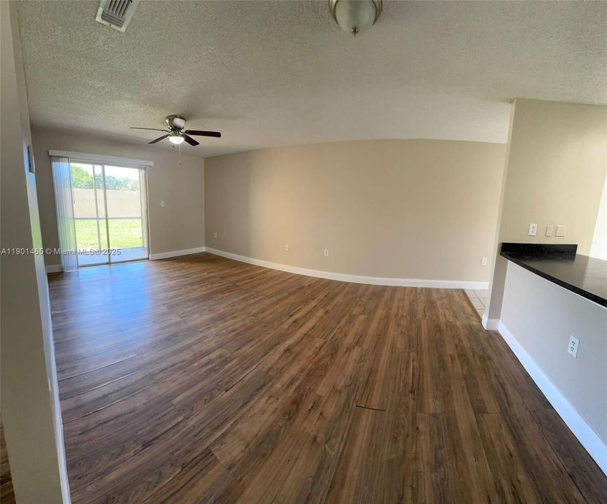 For Rent: $2,000 (2 beds, 2 baths, 1000 Square Feet)