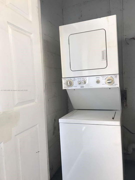For Rent: $2,000 (2 beds, 2 baths, 1000 Square Feet)