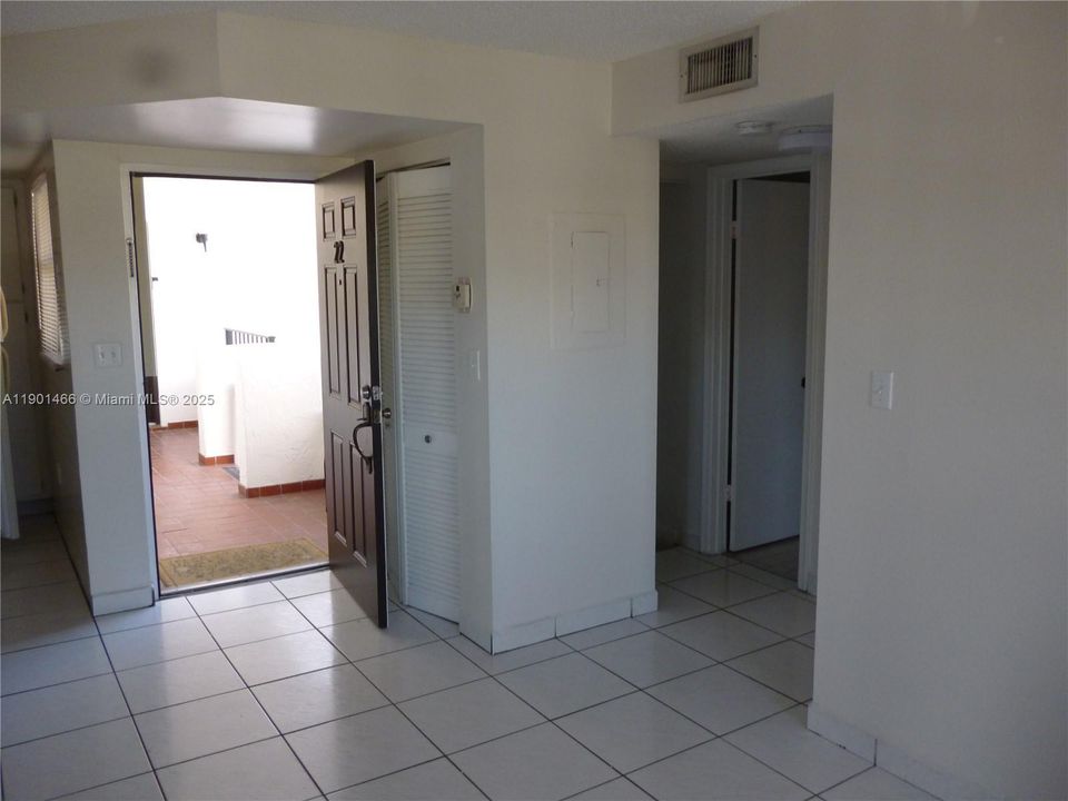 For Rent: $2,300 (2 beds, 2 baths, 1012 Square Feet)