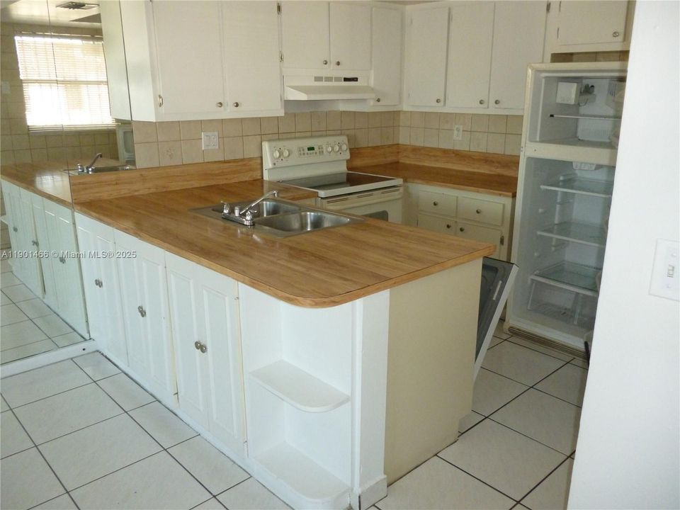 For Rent: $2,300 (2 beds, 2 baths, 1012 Square Feet)