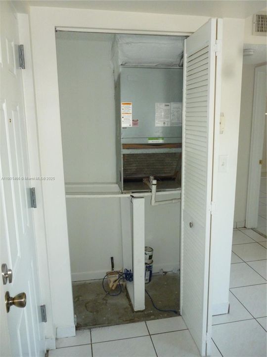 For Rent: $2,300 (2 beds, 2 baths, 1012 Square Feet)