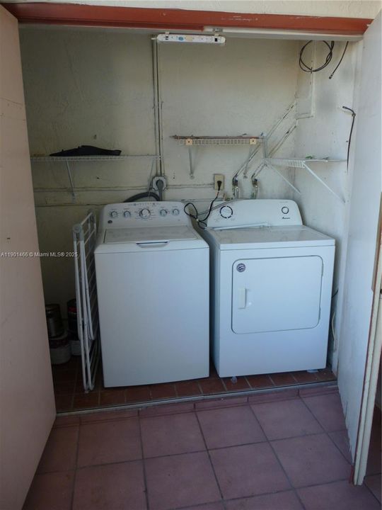 For Rent: $2,300 (2 beds, 2 baths, 1012 Square Feet)