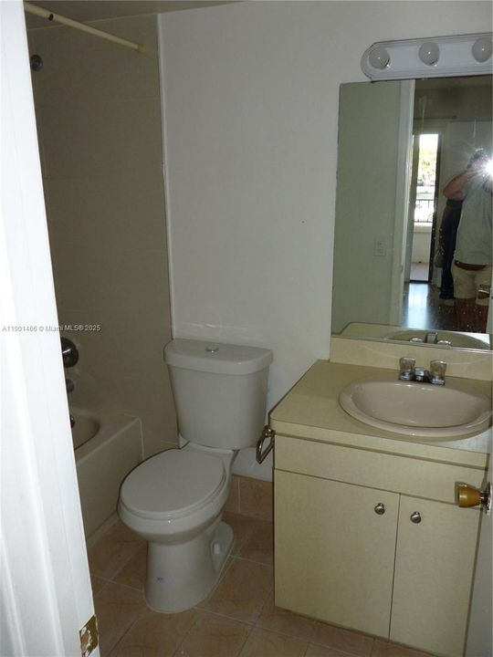 For Rent: $2,300 (2 beds, 2 baths, 1012 Square Feet)