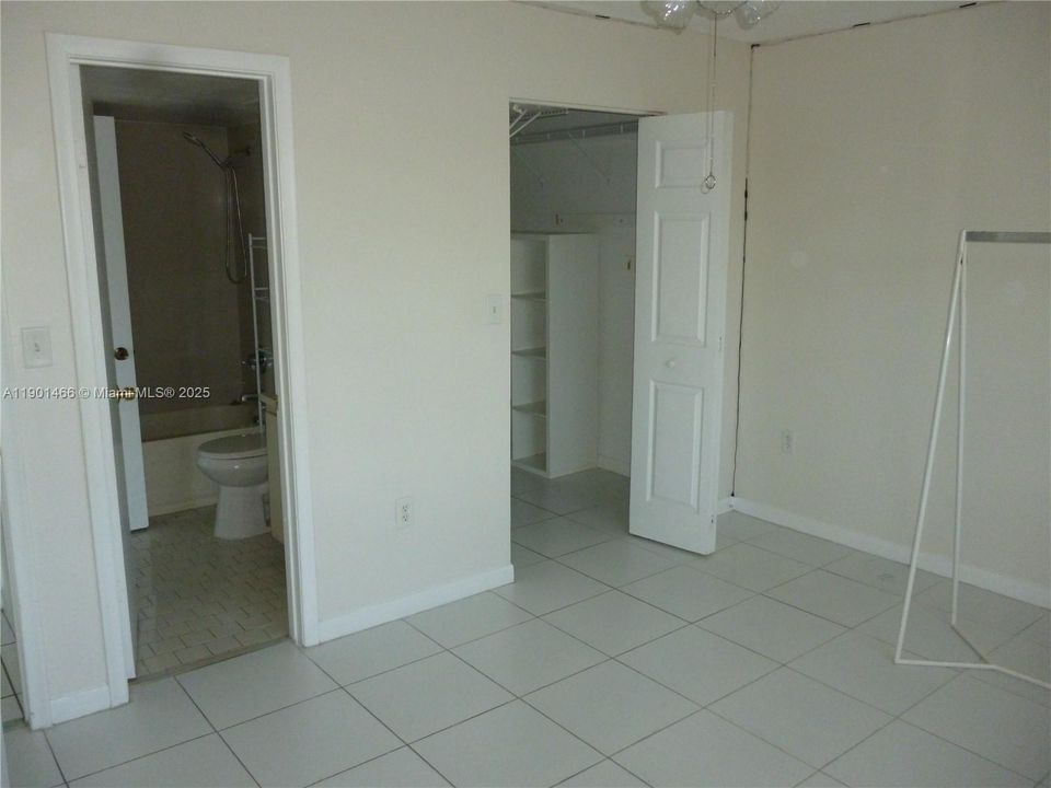 For Rent: $2,300 (2 beds, 2 baths, 1012 Square Feet)